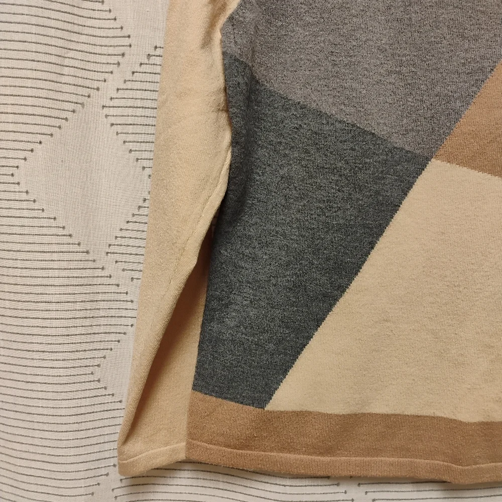 Aaeda Geometric Colorblock Sweater Women's Size Small Rayon Blend